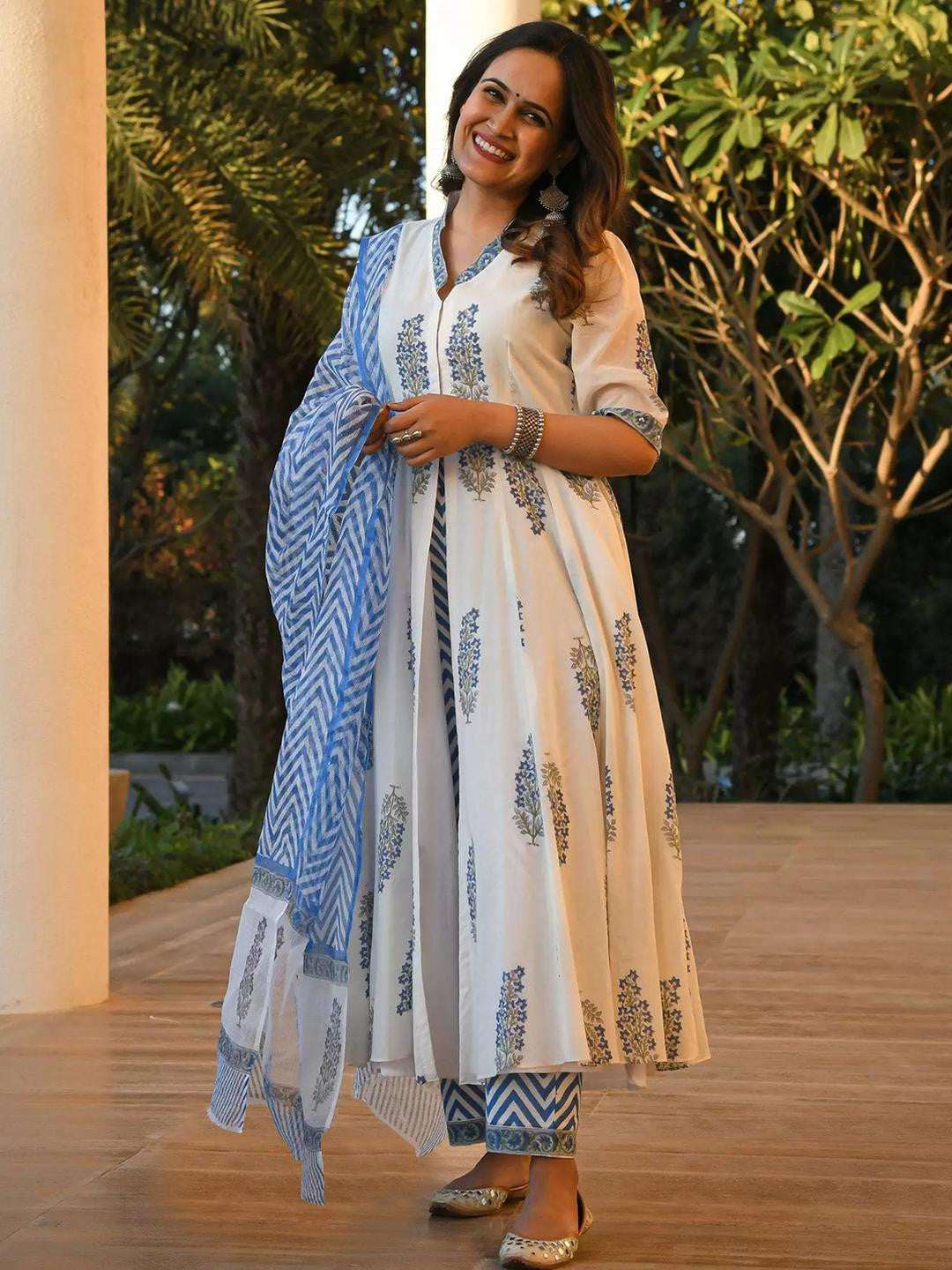 Women Ethnic Motifs Printed Regular Kurta with Trousers And Dupatta