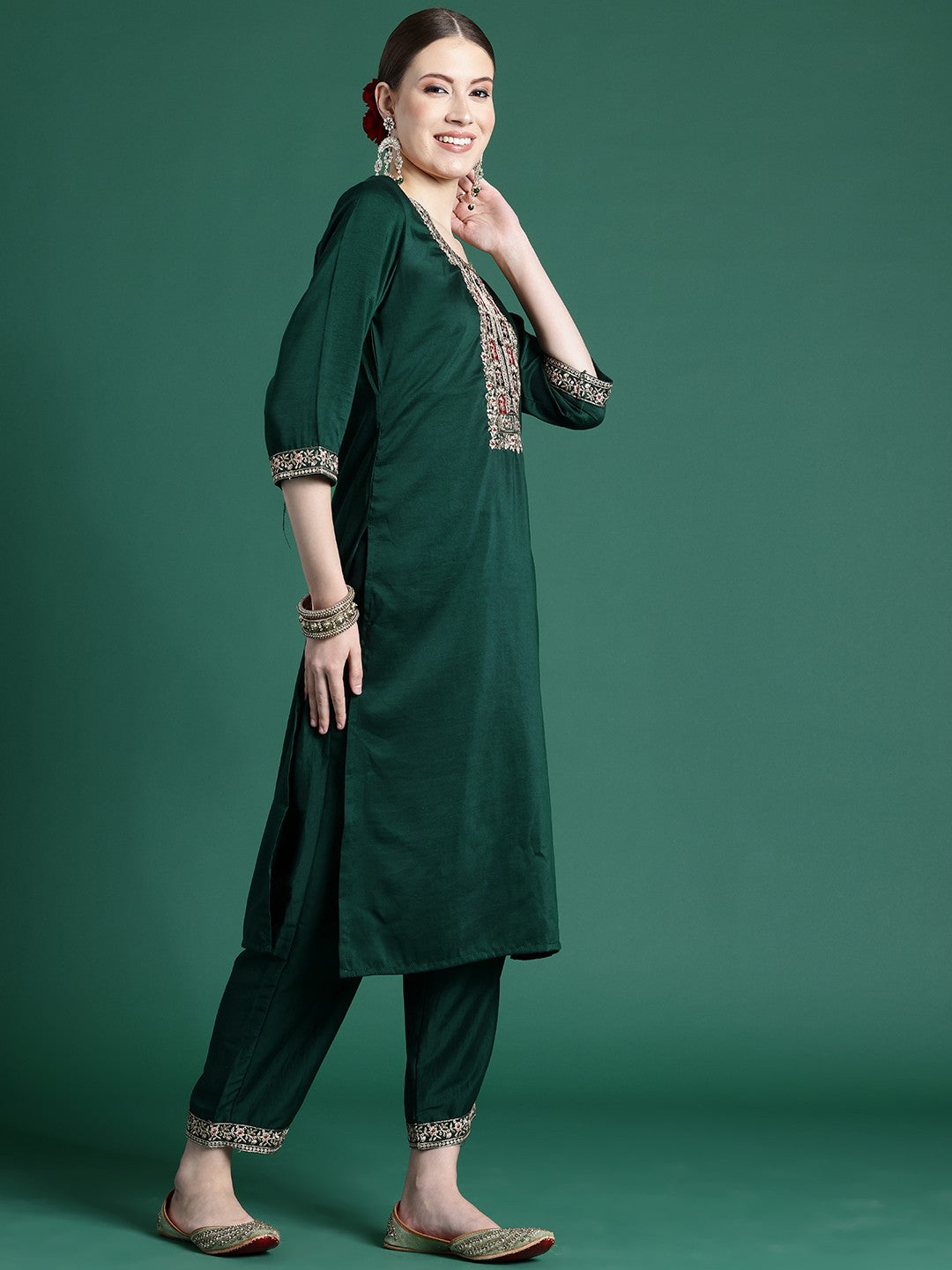 Women Floral Embroidered Regular Thread Work Kurta with Trousers & With Dupatta