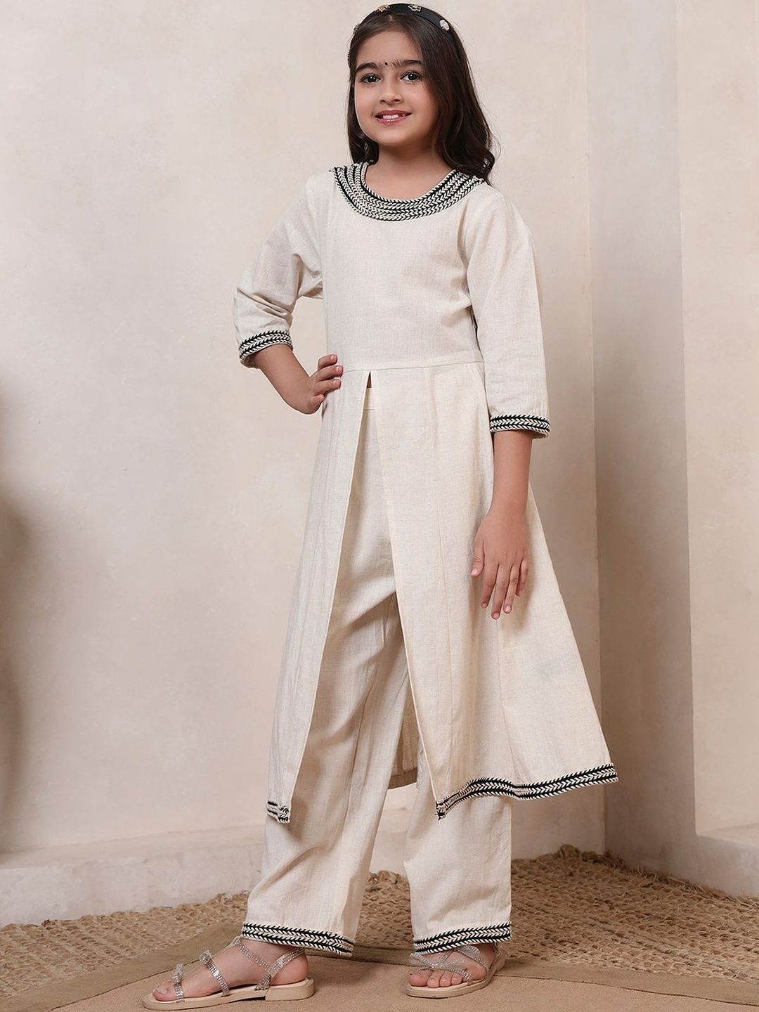 Girls Ethnic Motifs Embroidered Thread Work Pure Cotton Kurta with Palazzos