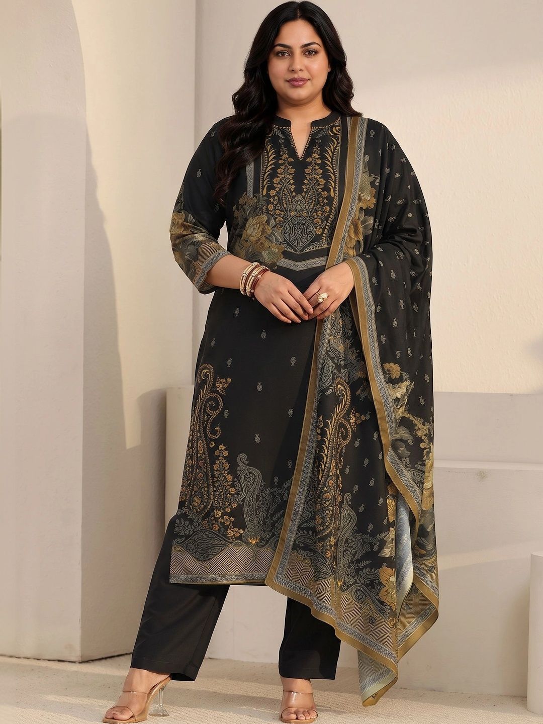 Women Floral Printed Regular Kurta with Trousers & With Dupatta