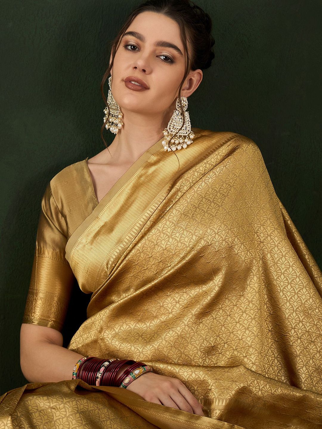 Woven Design Saree With Blouse Piece