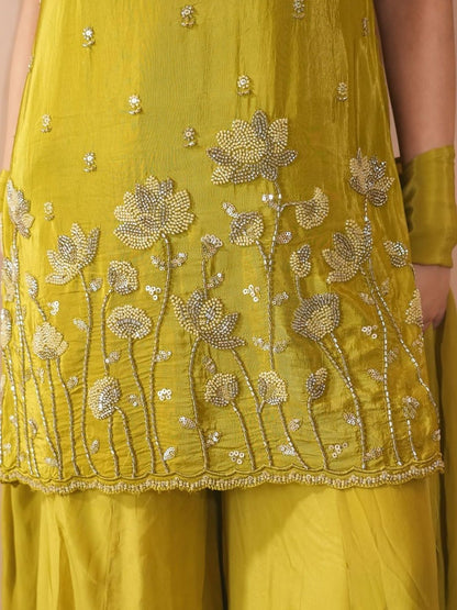 Women Floral Embroidered Regular Thread Work Kurta with Sharara & With Dupatta
