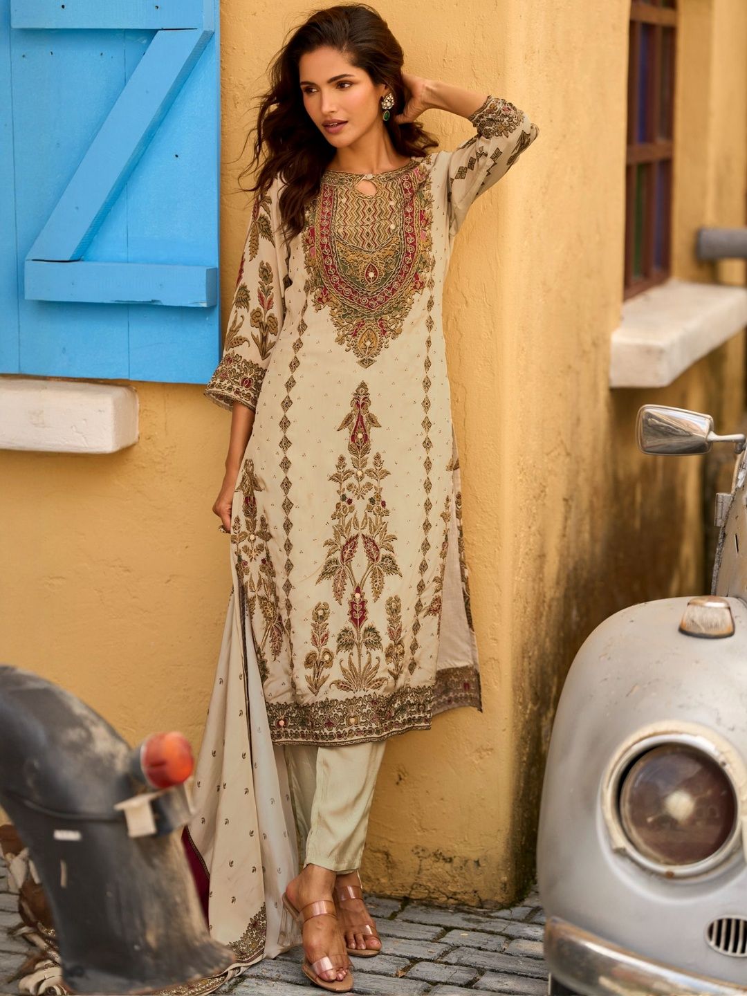 Ethnic Motifs Printed Round Neck Straight Kurta With Trousers & Dupatta