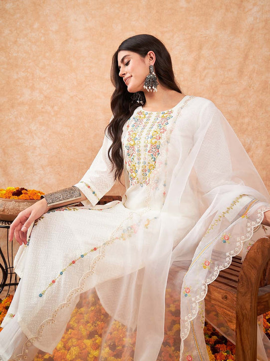 Women Embroidered Thread Work Pure Cotton Kurta with Trousers & With Dupatta