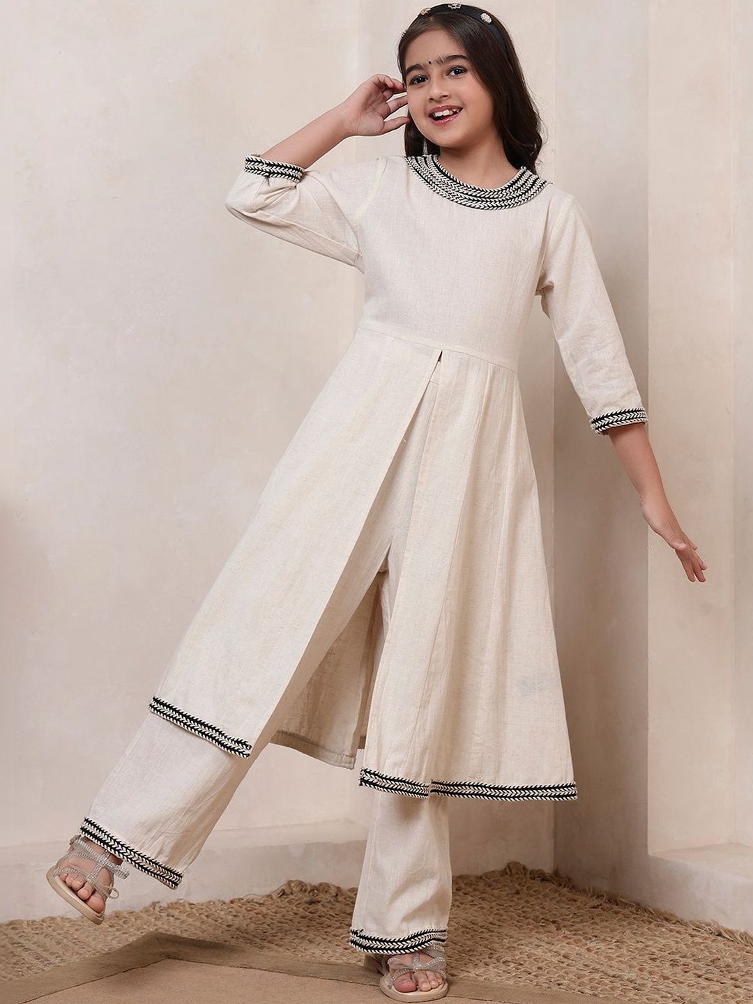 Girls Ethnic Motifs Embroidered Thread Work Pure Cotton Kurta with Palazzos