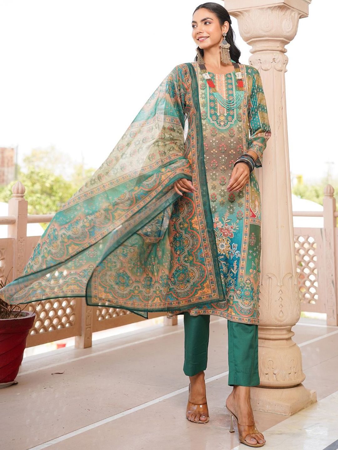 Women Floral Printed Kurta with Trousers & Dupatta