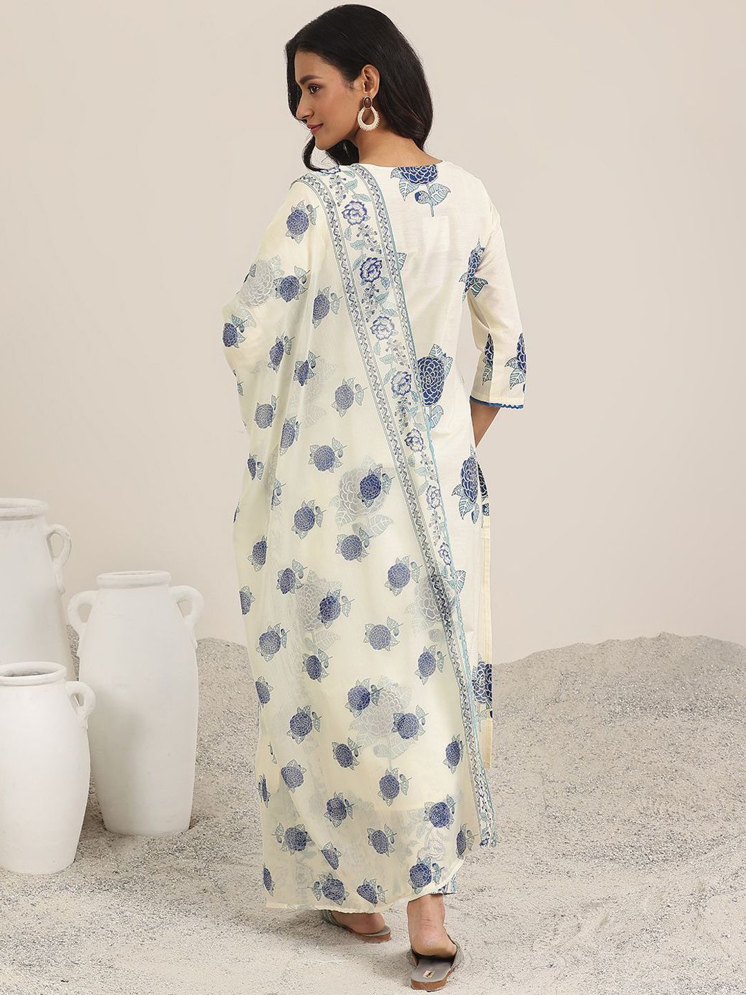 Women Floral Printed Regular Kurta with Trousers & With Dupatta