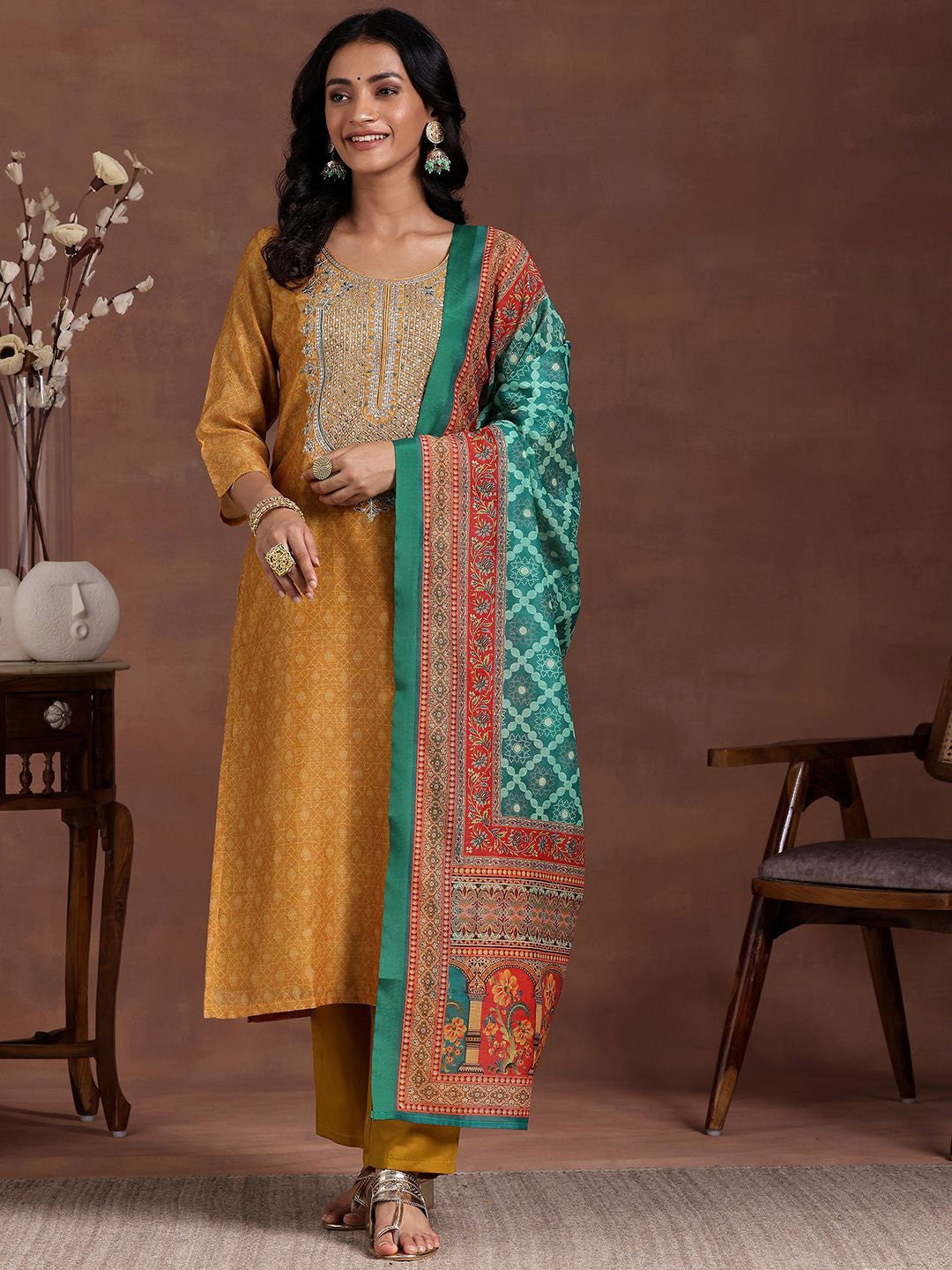 Women Ethnic Motifs Printed Regular Kurta with Trousers & With Dupatta