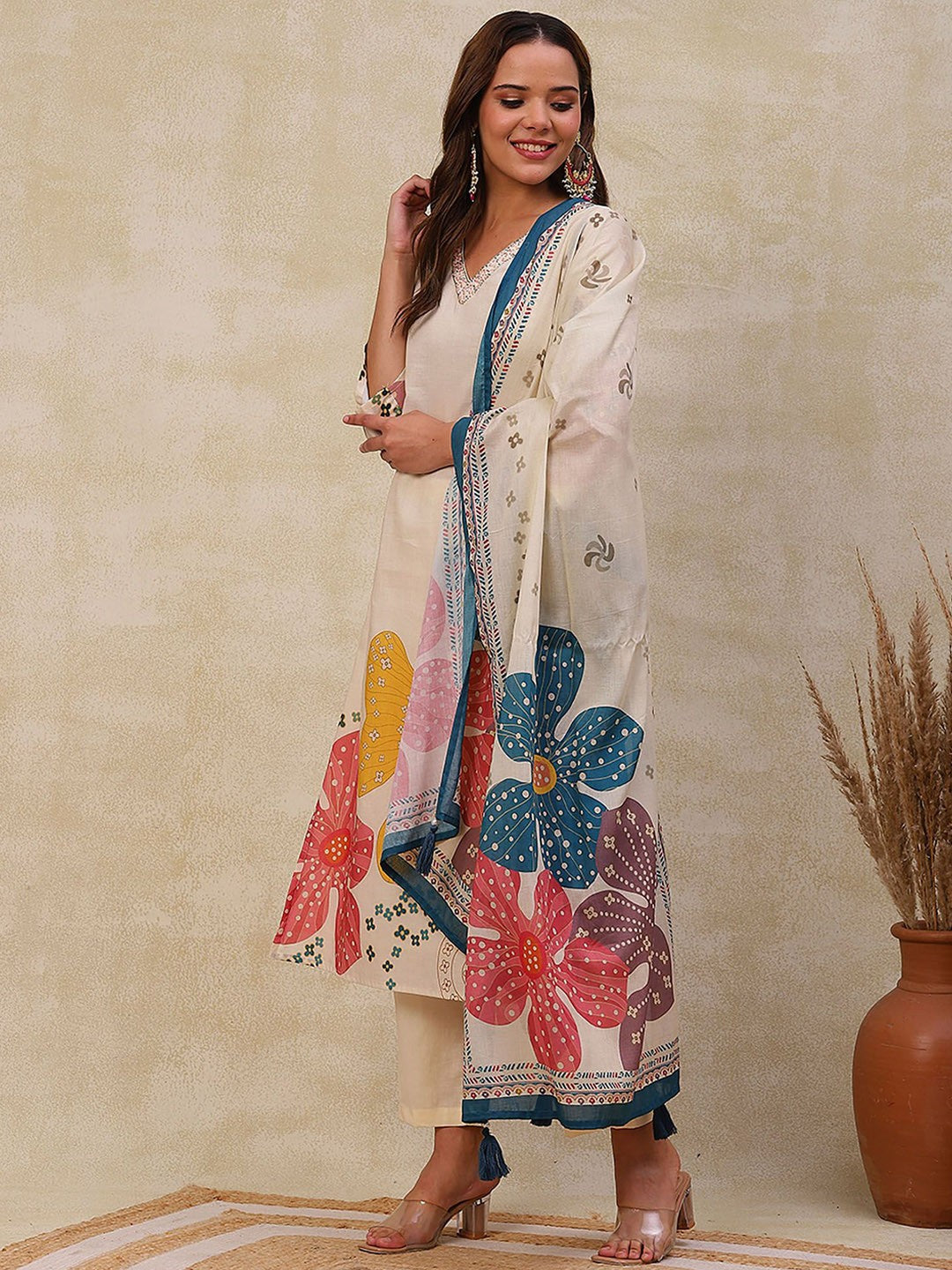 Women Floral Embroidered Regular Kurti with Trousers & With Dupatta