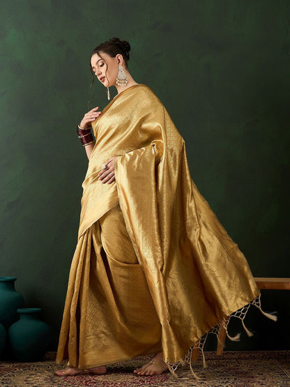 Woven Design Saree With Blouse Piece