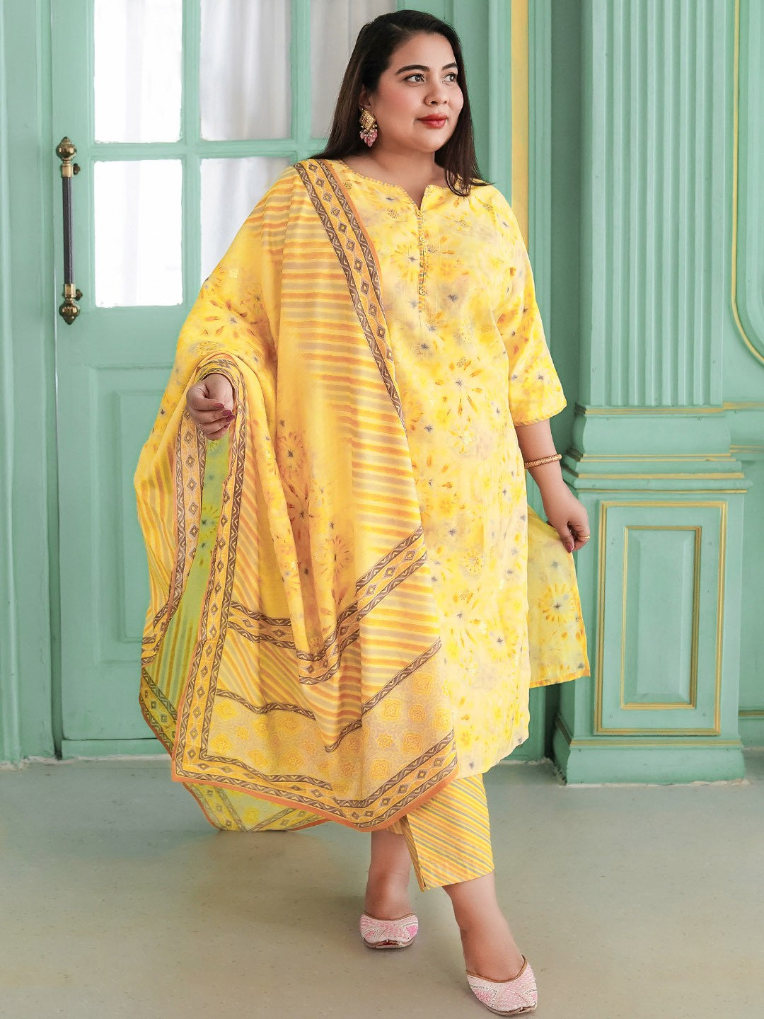 Plus Size Floral Printed Regular Kurta With Trousers & Dupatta