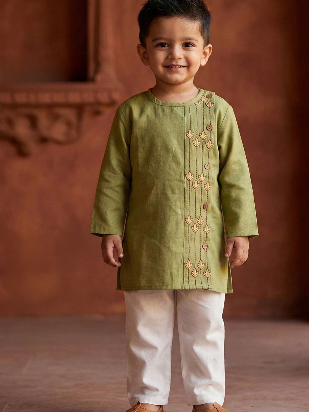 Boys Green Side Cut Floral Embroidered Pure Cotton Kurta & Pyjamas