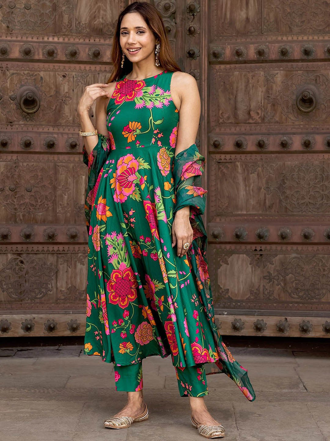 Women Floral Printed Regular Kurta with Trousers & With Dupatta