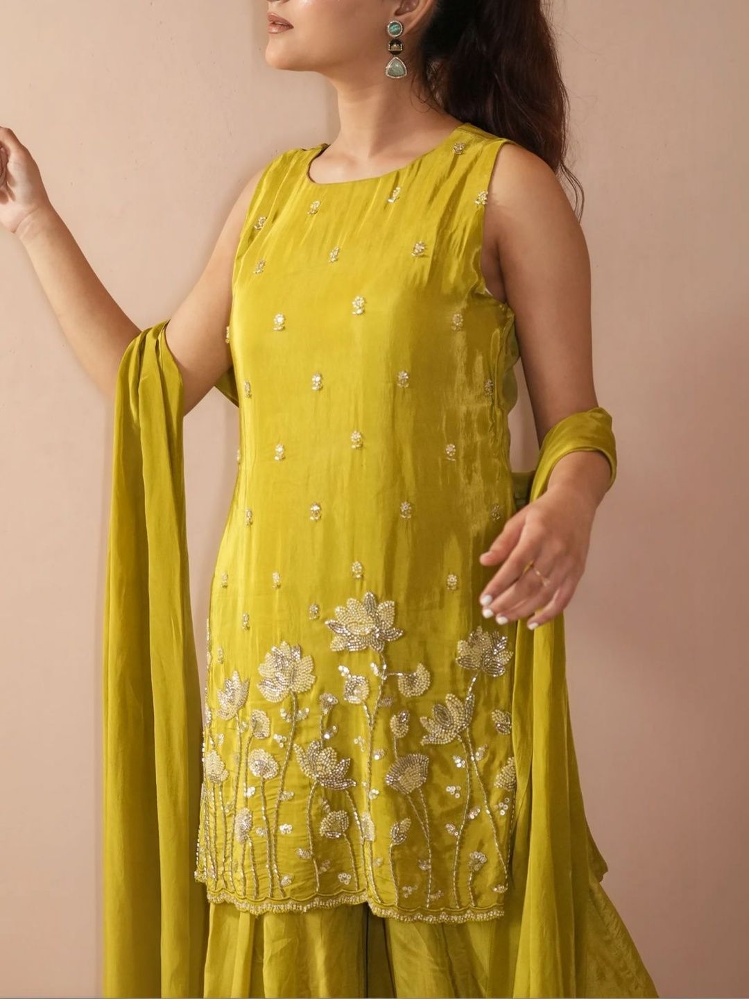 Women Floral Embroidered Regular Thread Work Kurta with Sharara & With Dupatta