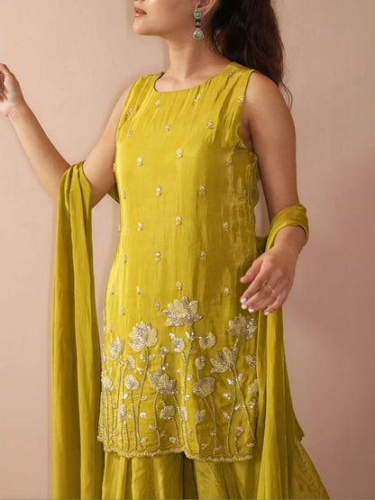 Women Floral Embroidered Regular Thread Work Kurta with Sharara & With Dupatta