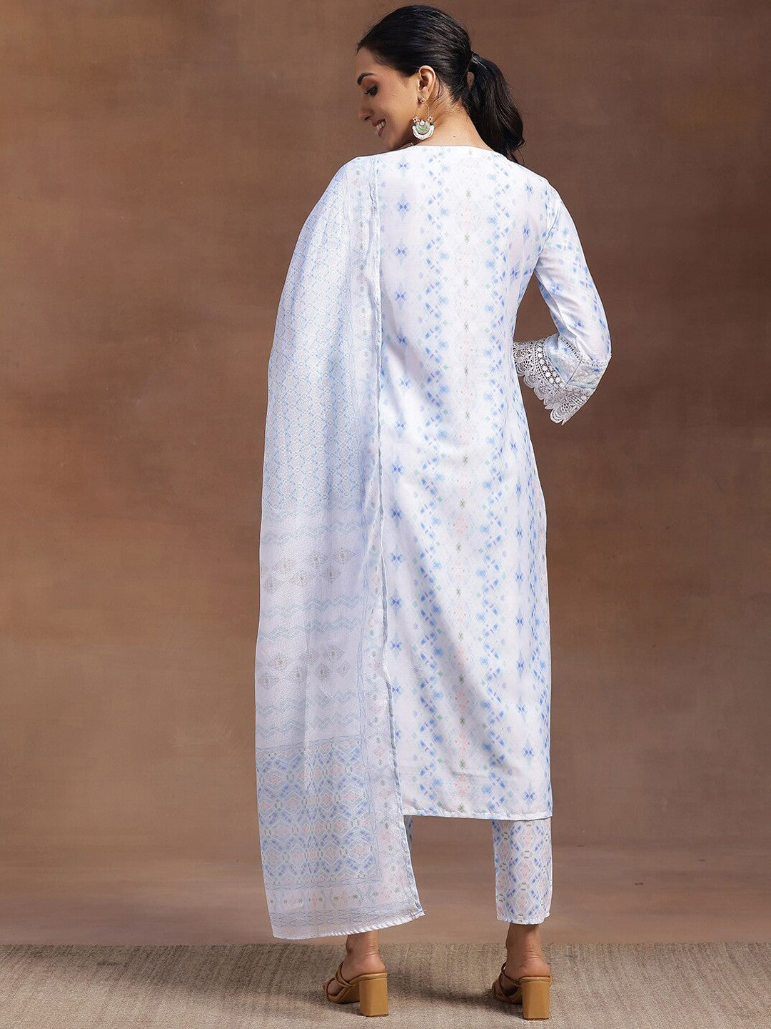 Floral Embroidered Regular Thread Work Kurta with Trousers & With Dupatta