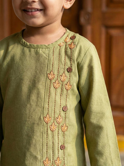 Boys Green Side Cut Floral Embroidered Pure Cotton Kurta & Pyjamas