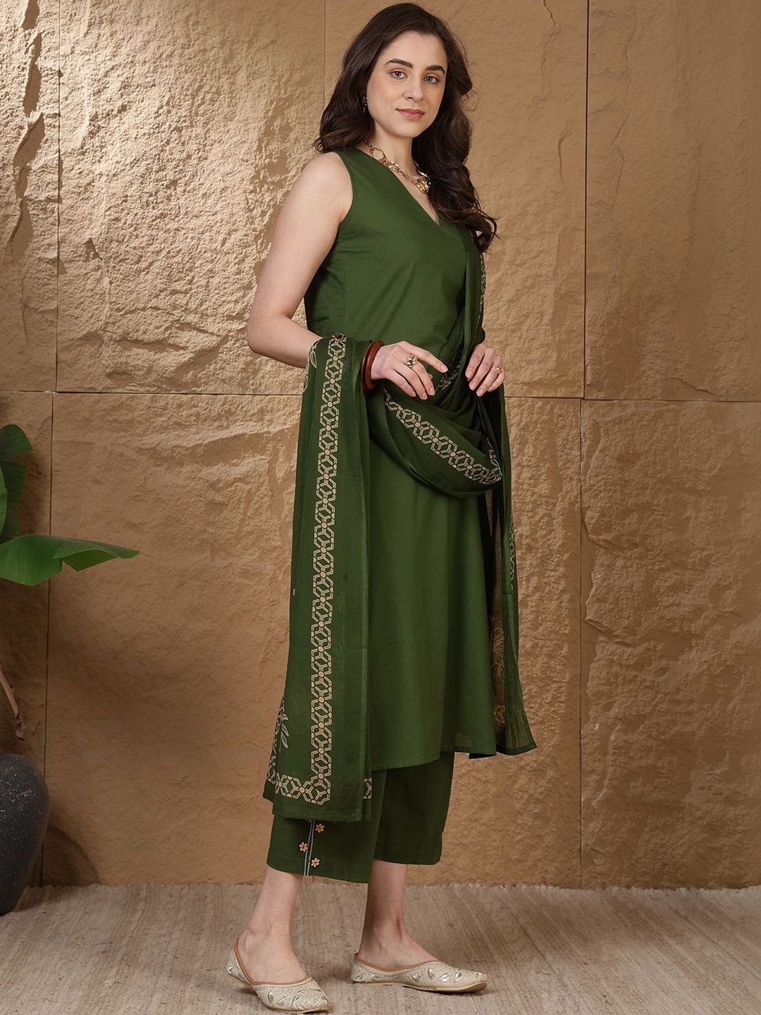 Women Ethnic Motifs Regular Thread Work Pure Cotton Kurta with Trousers & With Dupatta