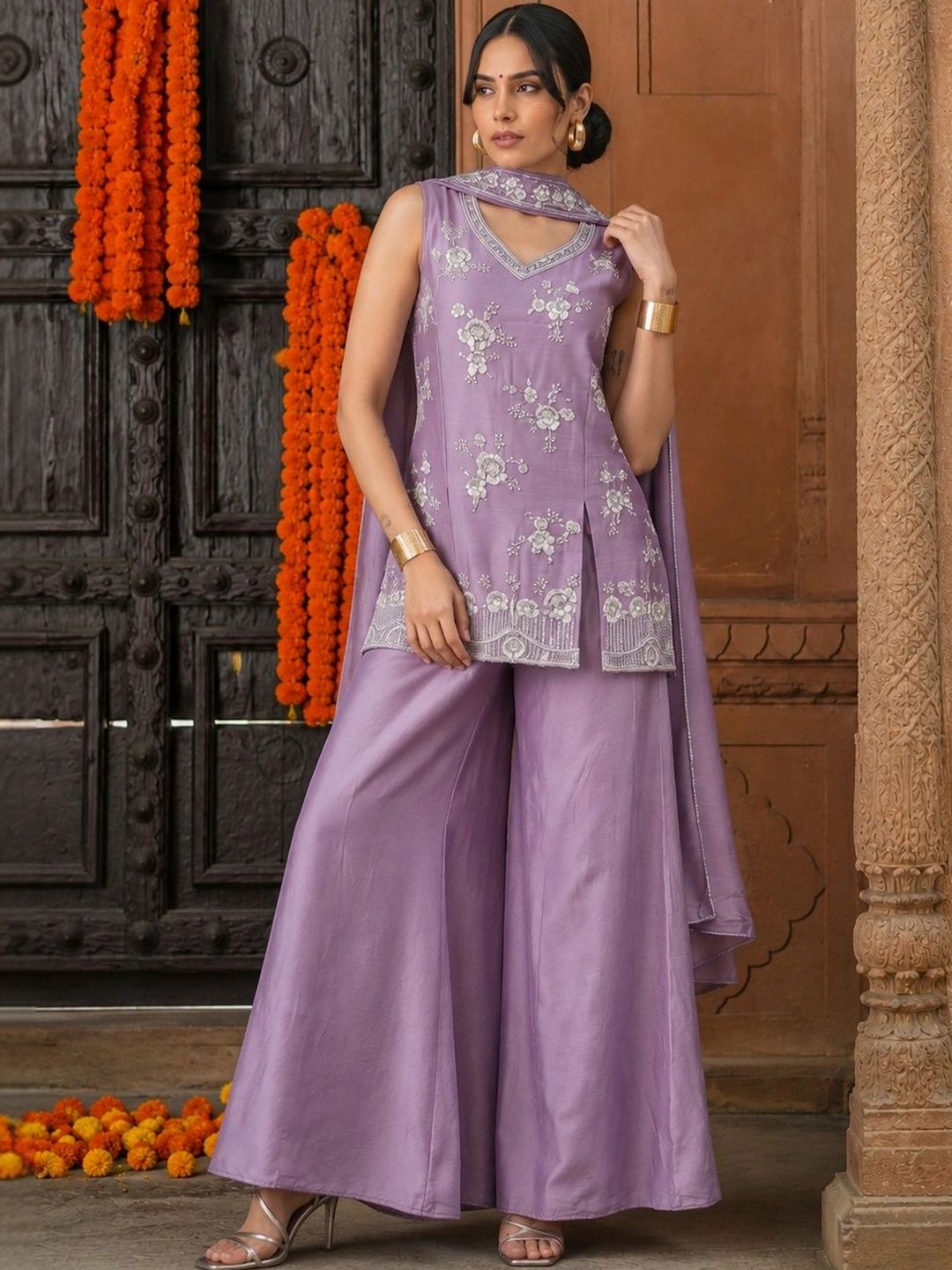 Women Floral Embroidered Regular Thread Work Kurta with Palazzos & With Dupatta