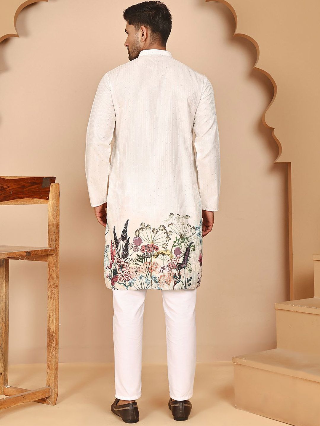 Men Floral Printed Kurta with Pyjama