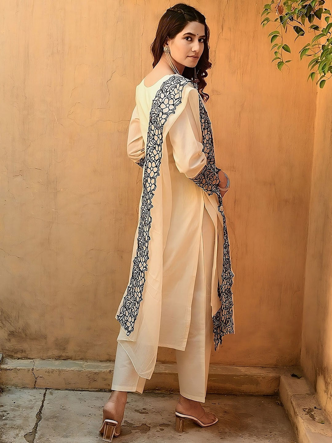 Ethnic Motifs Embroidered Kurta & Trousers With Dupatta