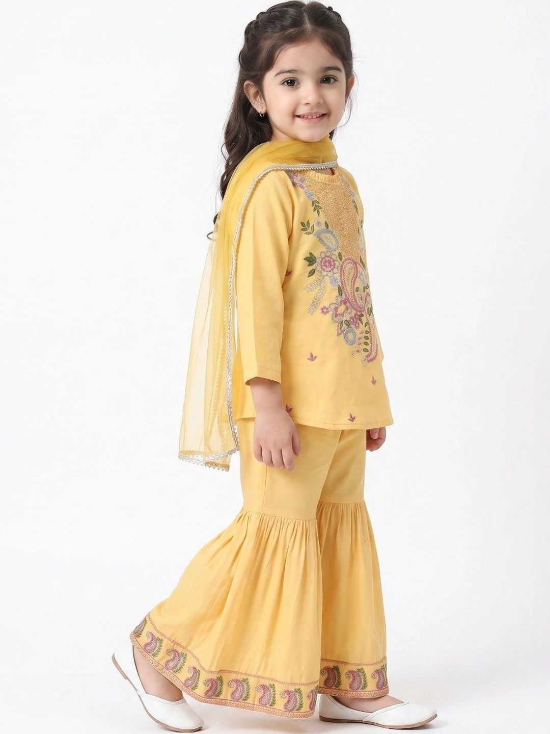 Girls Ethnic Motifs Embroidered Regular Thread Work Kurti with Sharara & With Dupatta