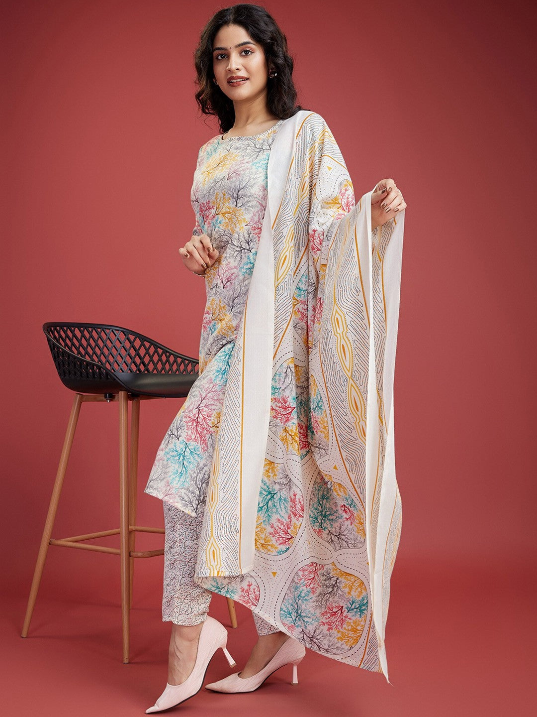 Floral Printed Regular Kurta with Trousers & Dupatta