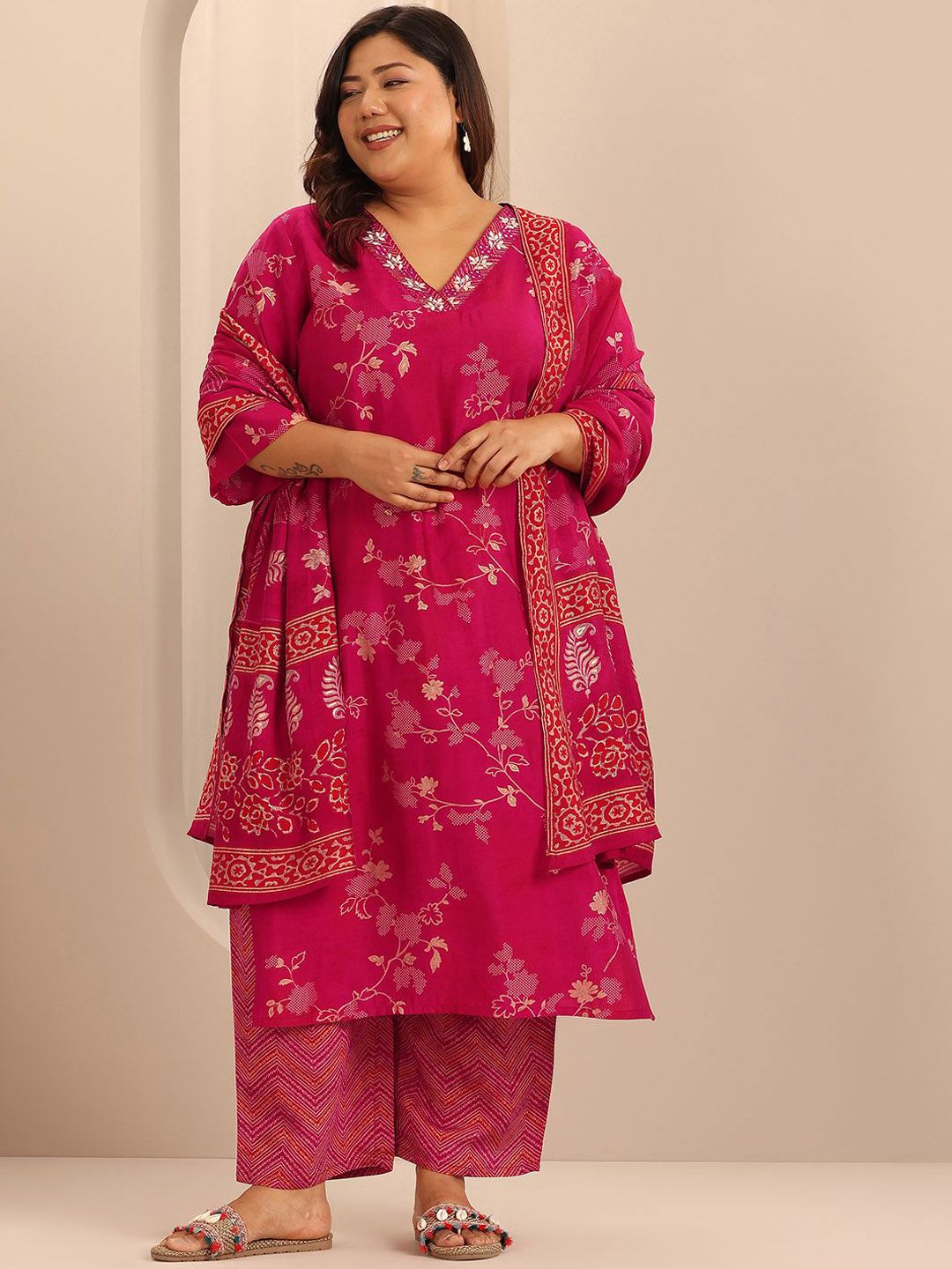 Plus Size Women Floral Printed Kurta with Trousers & With Dupatta