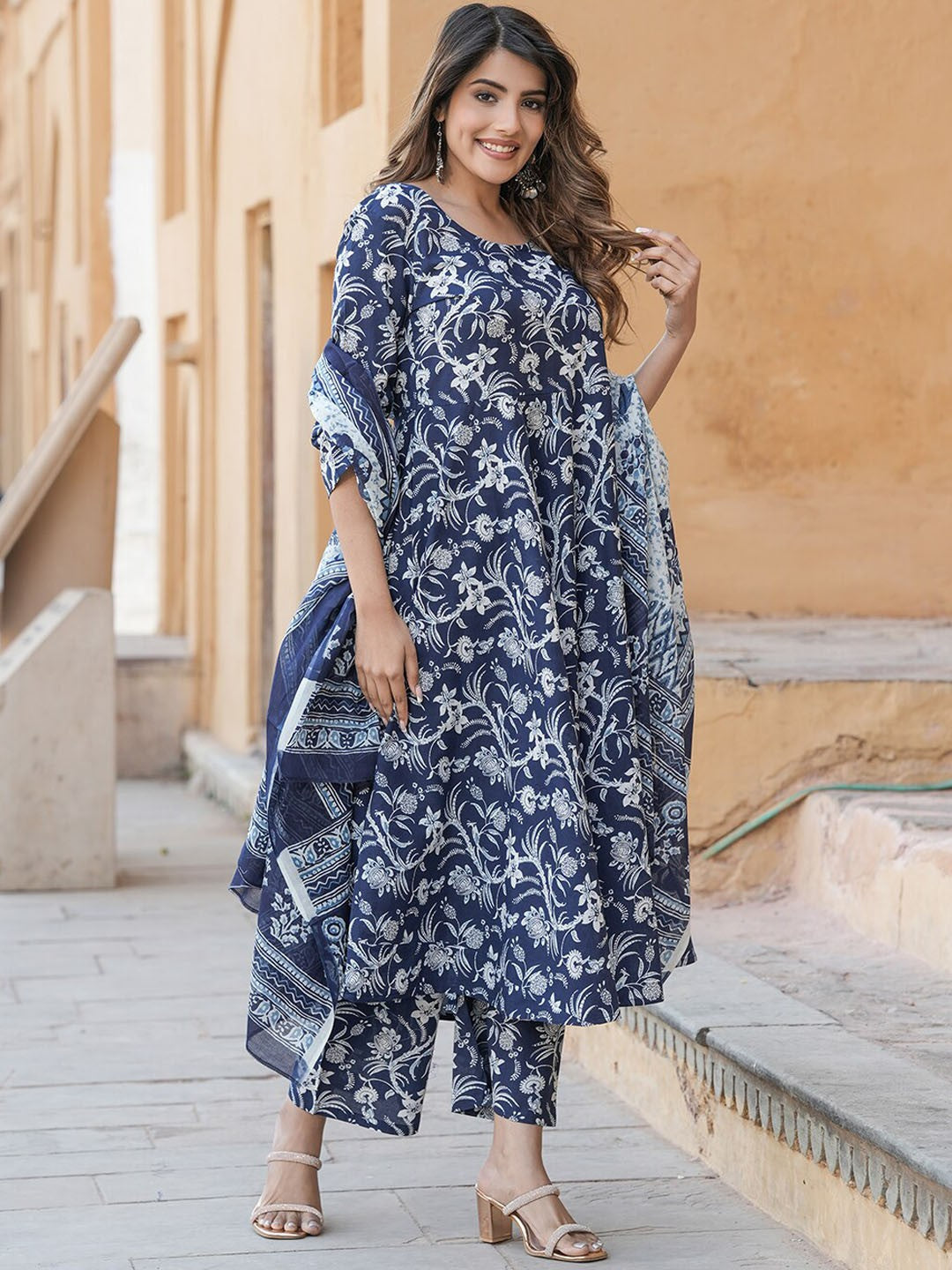 Women Floral Printed Regular Pure Cotton Kurta with Trousers & With Dupatta