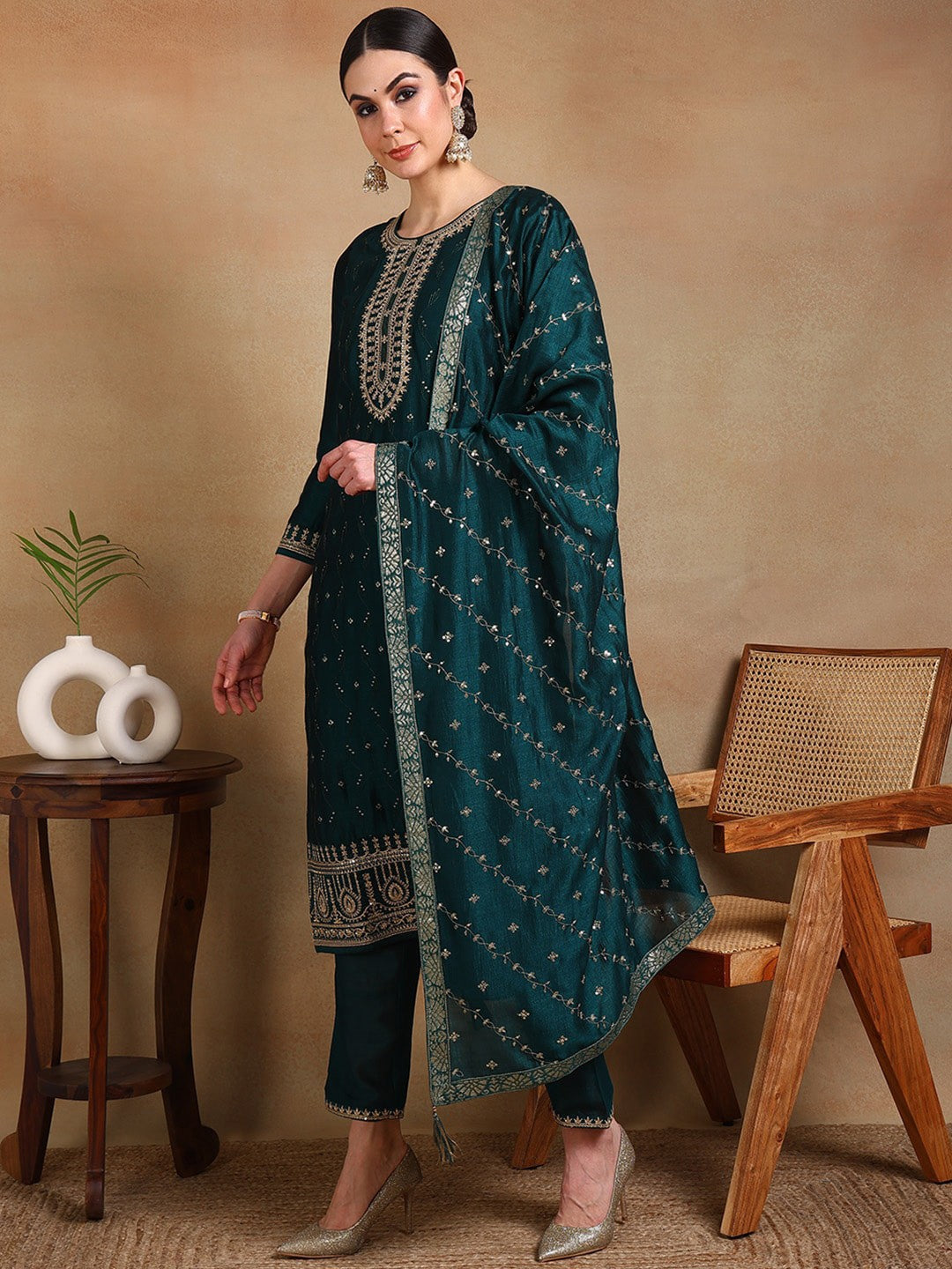 Women Floral Embroidered Regular Sequinned Kurta with Trousers & With Dupatta