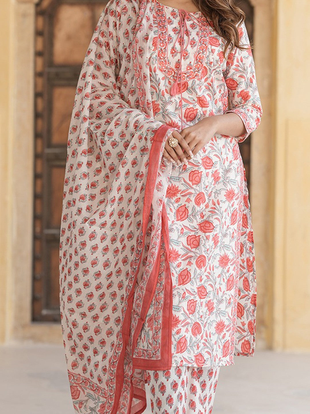 Women Floral Printed Regular Thread Work Pure Cotton Kurta with Trousers & With Dupatta