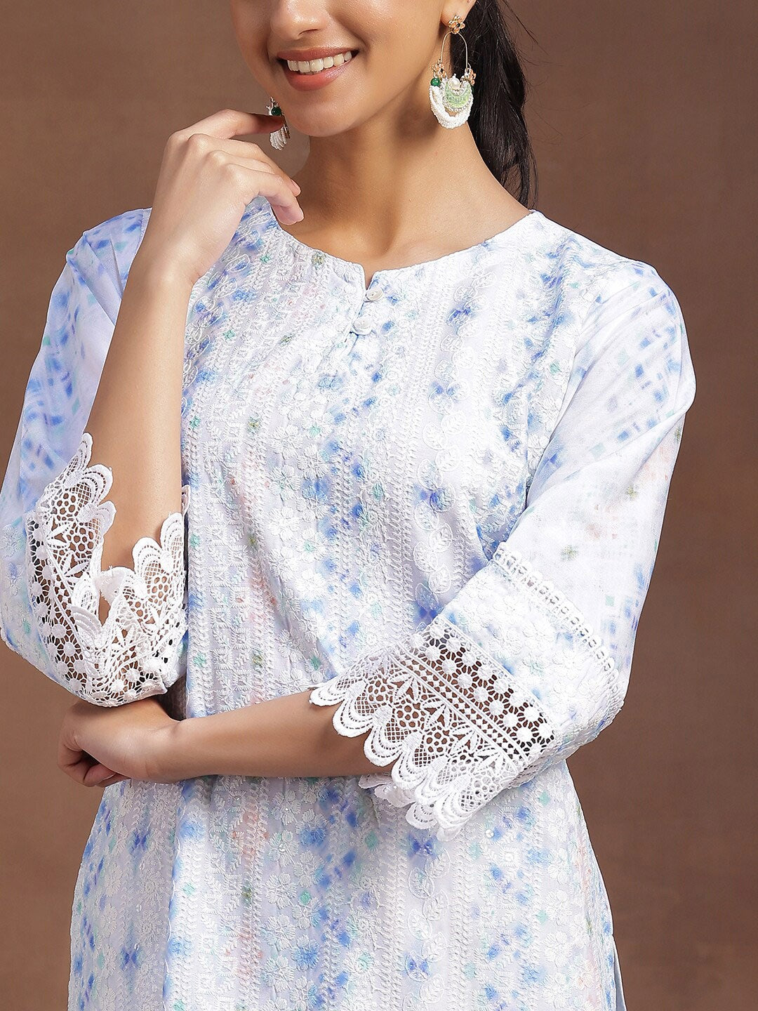 Floral Embroidered Regular Thread Work Kurta with Trousers & With Dupatta