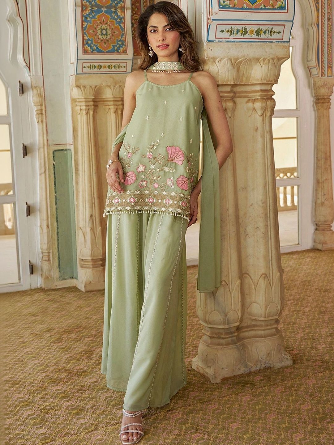 Women Floral Embroidered Regular Thread Work Kurta with Sharara & With Dupatta