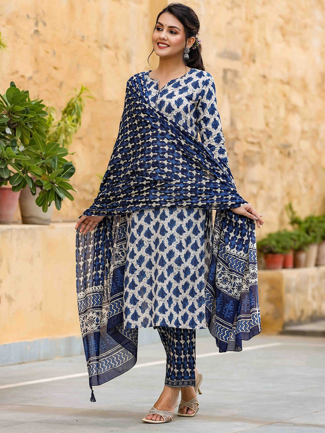 Ethnic Motifs Printed Straight Kurta with Trousers & Dupatta