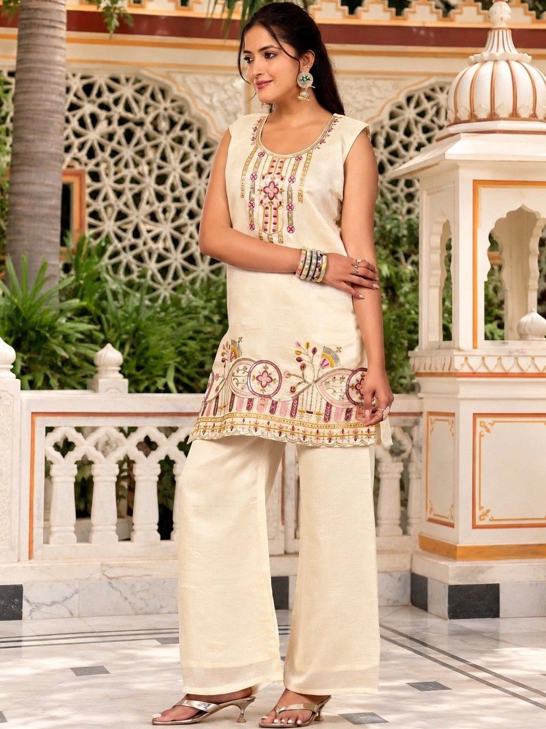 Women Ethnic Motifs Embroidered Regular Thread Work Kurti with Palazzos