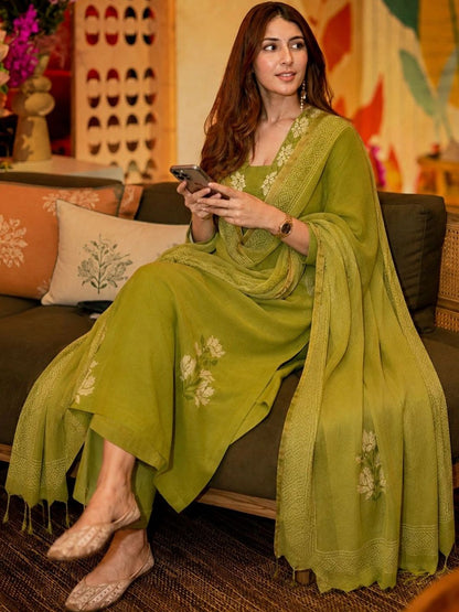 Women Floral Embroidered Regular Thread Work Kurta with Palazzos & With Dupatta