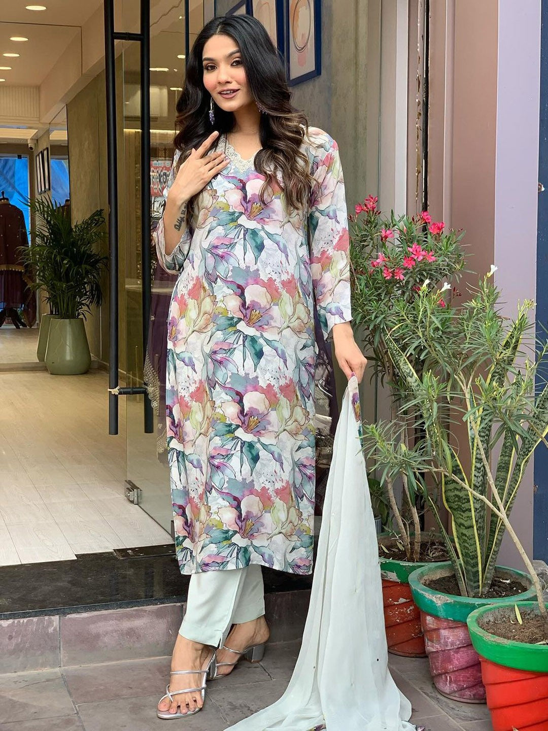 Floral Printed Kurta & Trousers With Dupatta