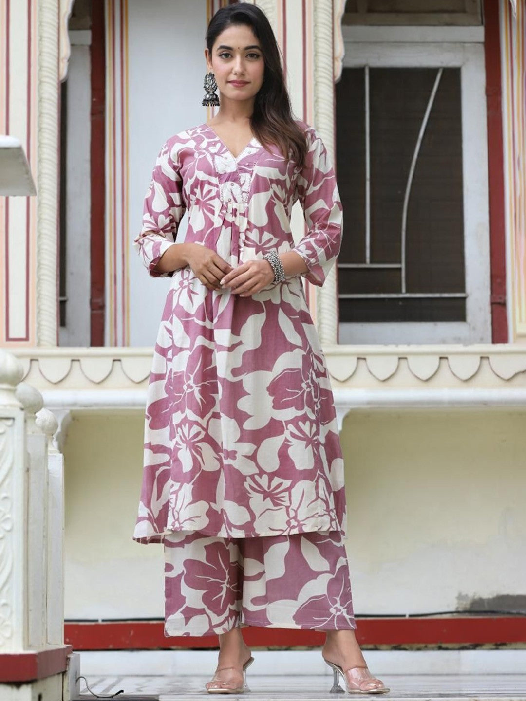 Women Floral Printed Regular Kurta with Trousers