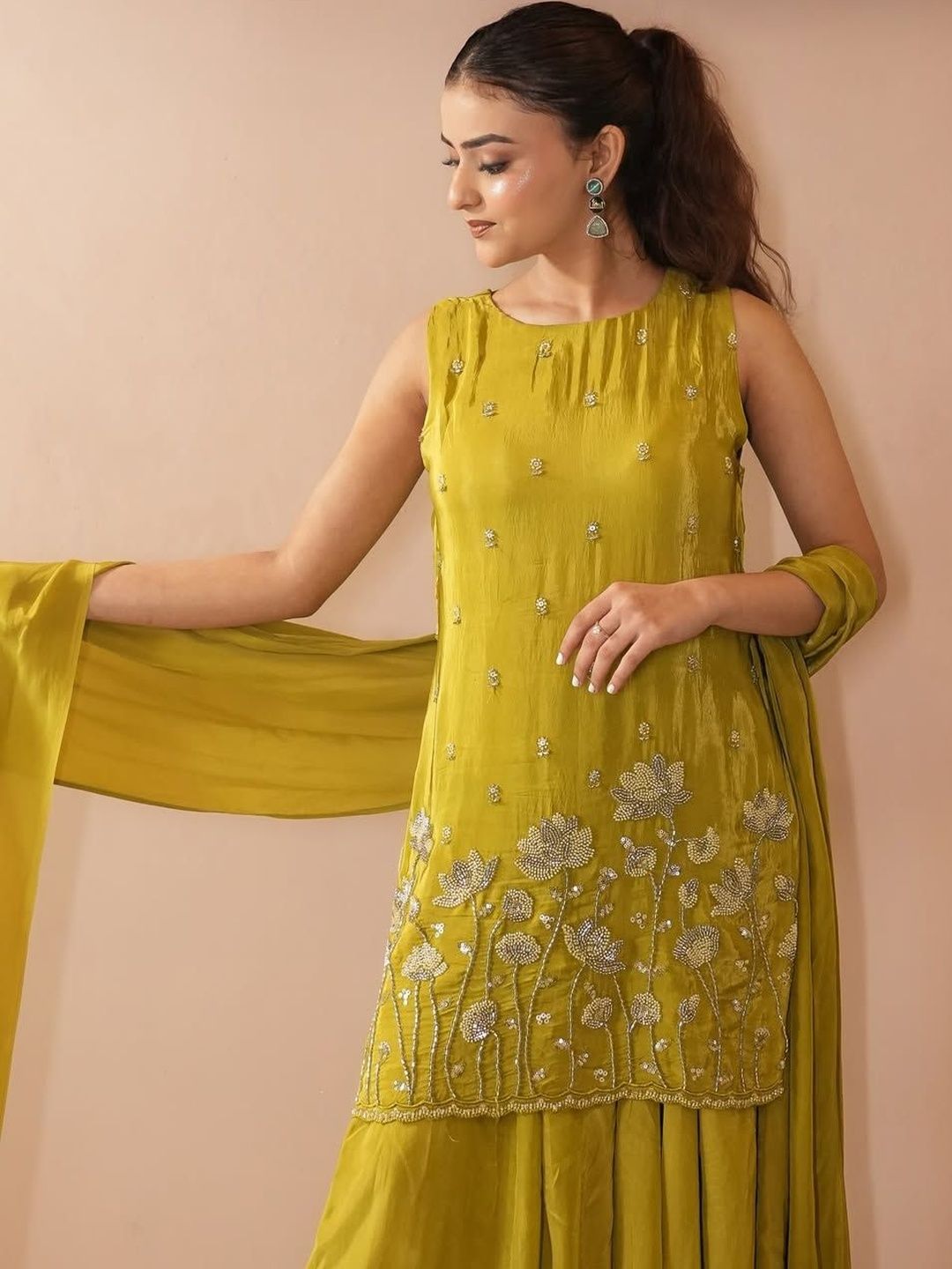Women Floral Embroidered Regular Thread Work Kurta with Sharara & With Dupatta