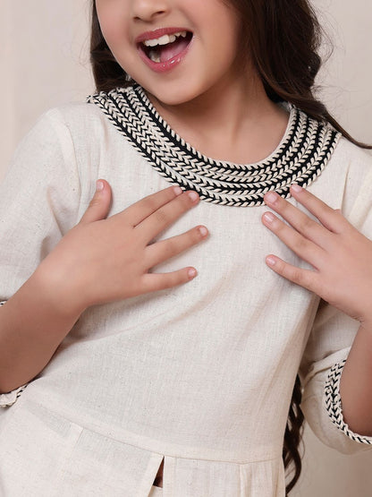 Girls Ethnic Motifs Embroidered Thread Work Pure Cotton Kurta with Palazzos