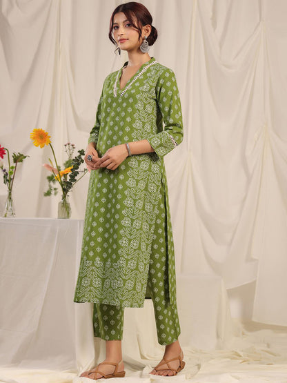 Women Floral Printed Regular Pure Cotton Kurta with Trousers