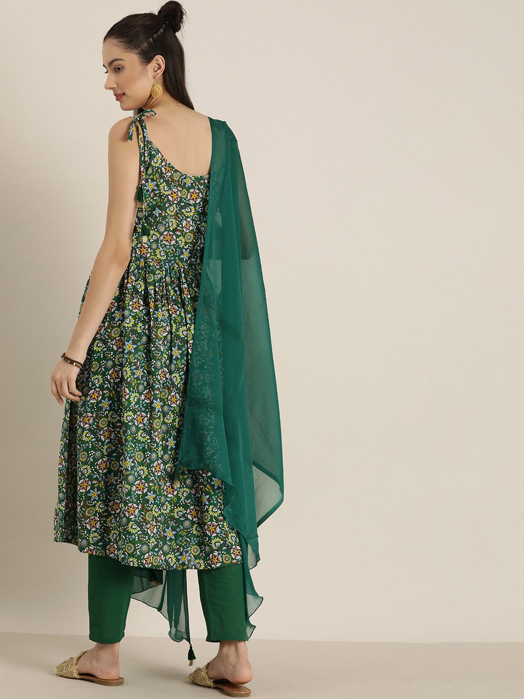 Women Green Floral Print Pleated Kurta with Trousers & Dupatta