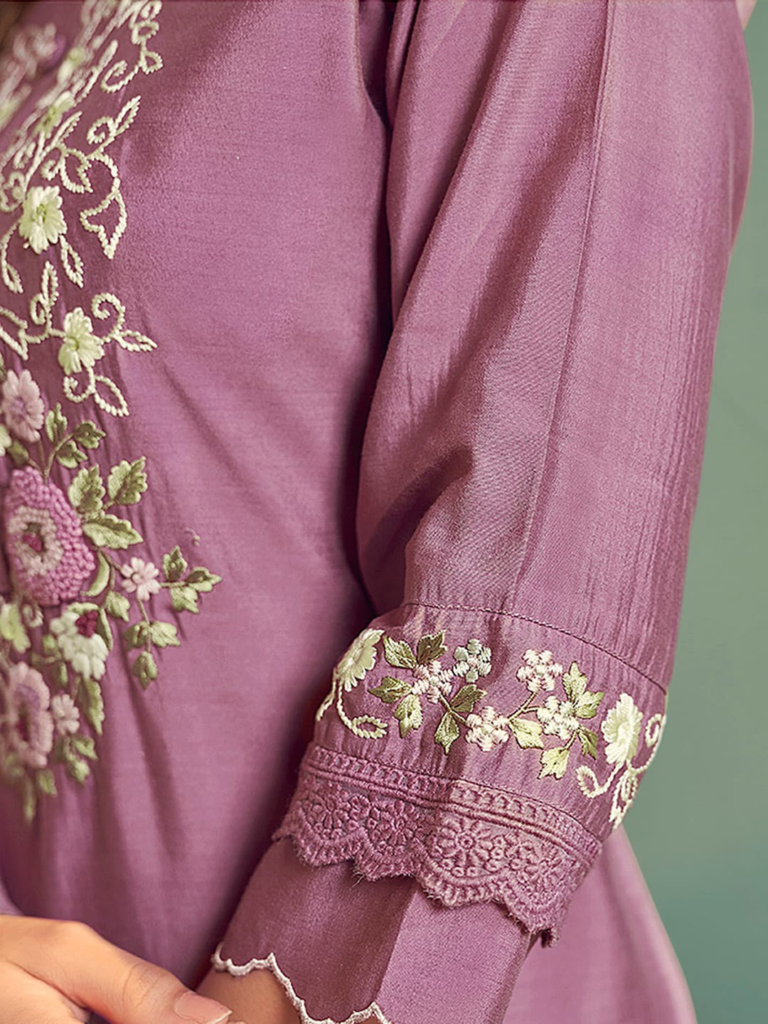 Floral Embroidered Regular Thread Work Kurta With Trousers & Dupatta