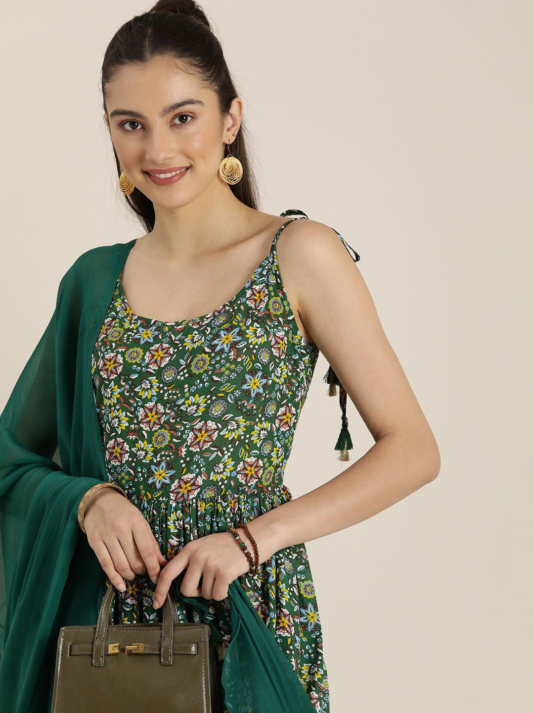 Women Green Floral Print Pleated Kurta with Trousers & Dupatta