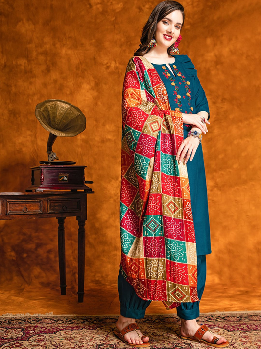 Floral Embroidered Regular Pure Cotton Kurta With Patiala & Dupatta