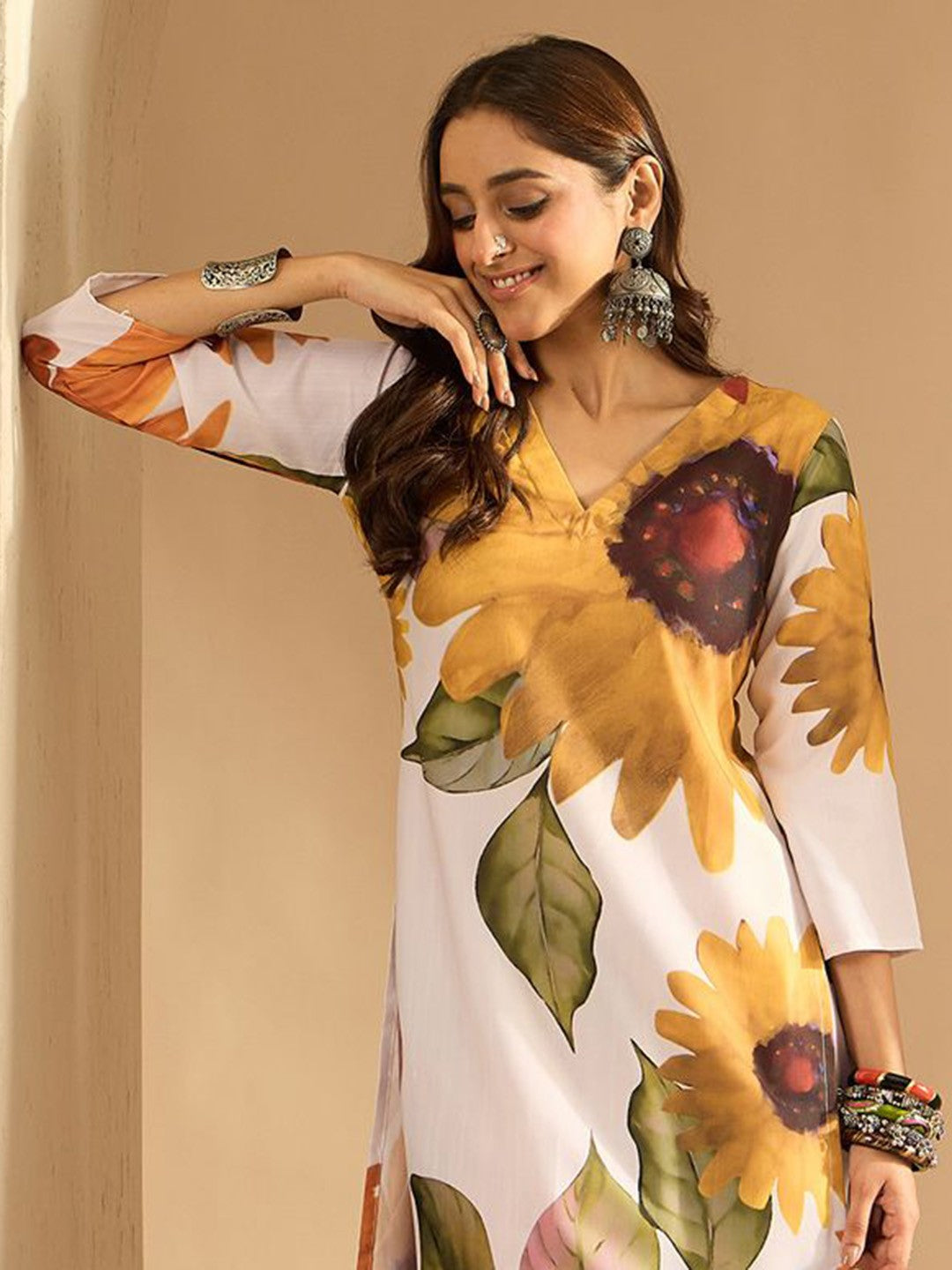 Women Floral Printed Regular Kurta with Trousers