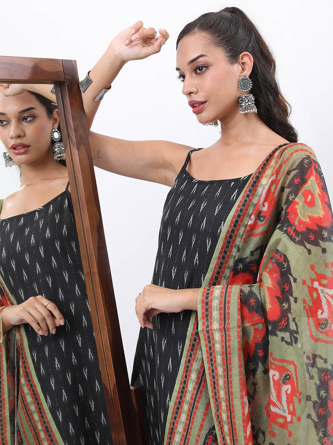 Ethnic Motifs Ikat Printed Kurta With Trousers & Dupatta