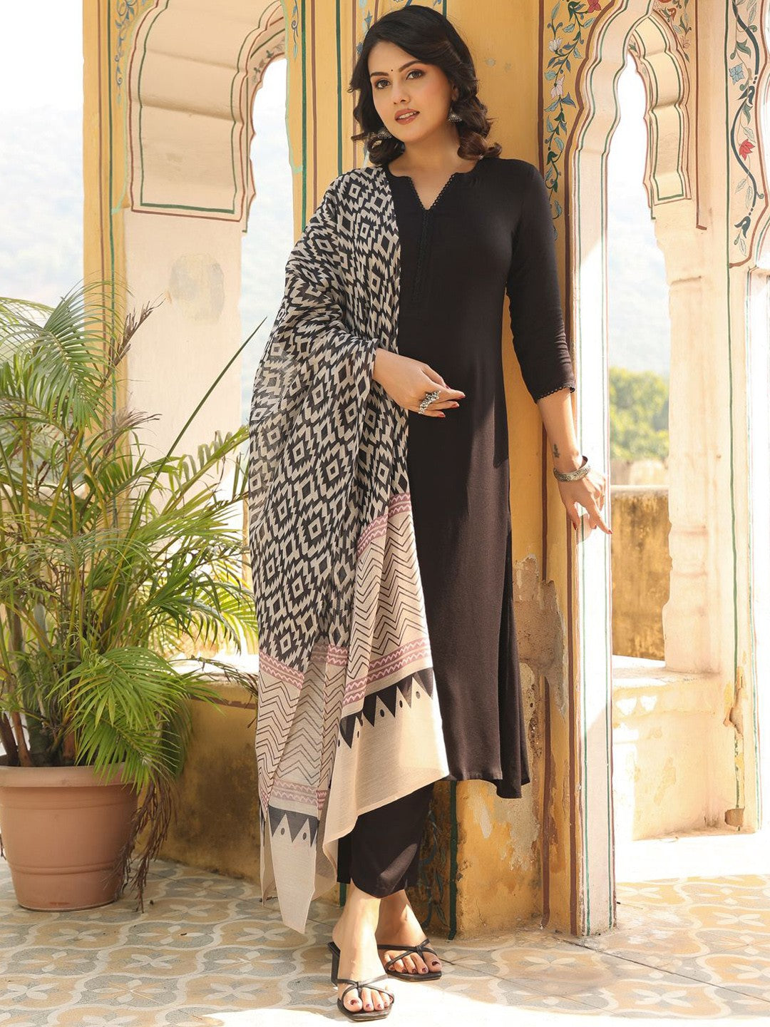 Women Regular Kurta with Trousers & With Dupatta