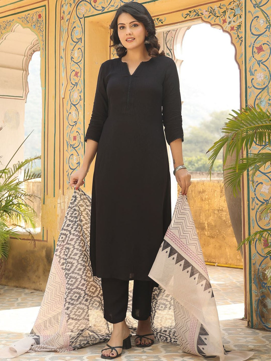 Women Regular Kurta with Trousers & With Dupatta