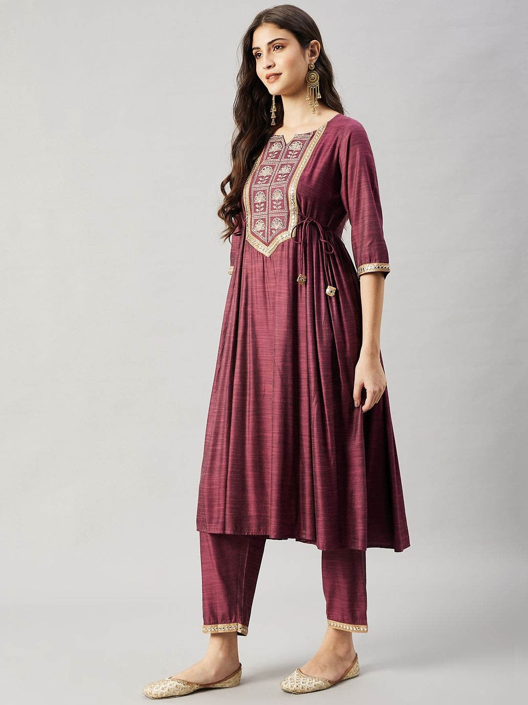 Women Floral Yoke Design Regular Thread Work Kurta with Trousers & With Dupatta